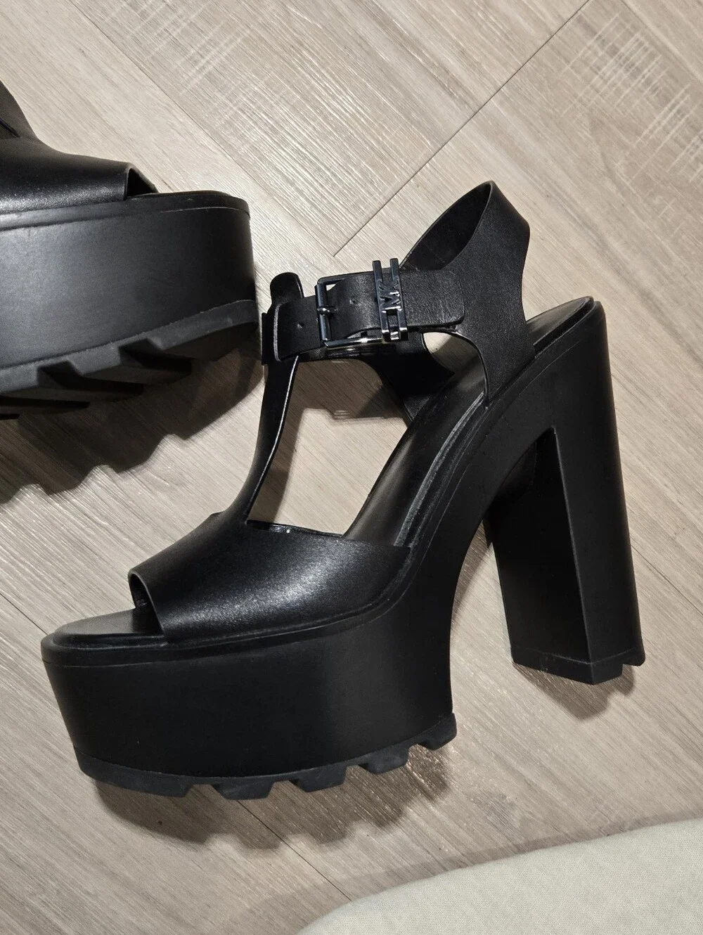 MICHAEL Michael Kors Sinead Leather Platform Sandals Black Sz 6.5